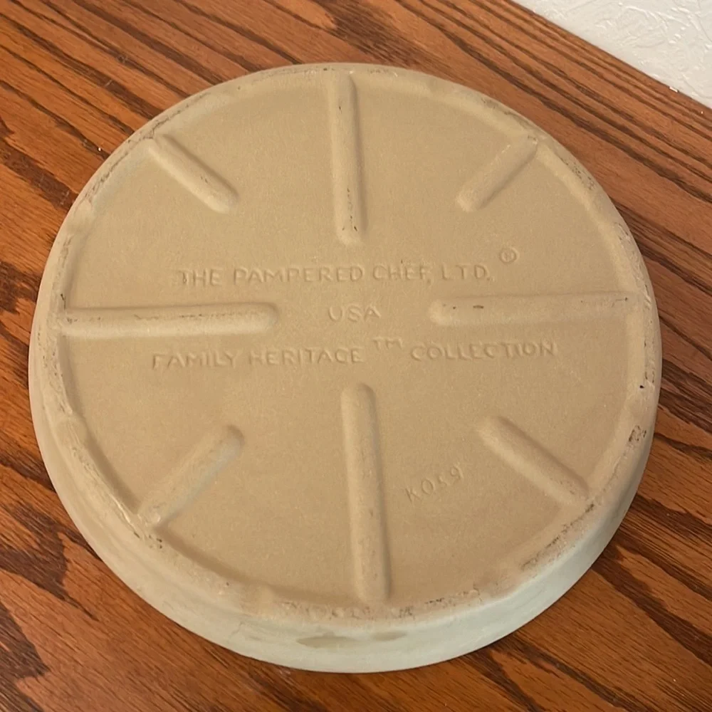 The pampered chef Heritage collection deep pie dish